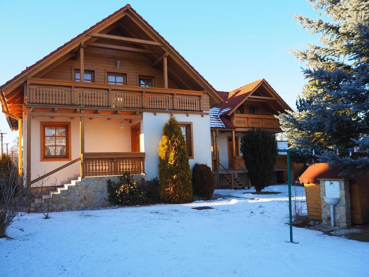 Privat Alenka Hotel Lipótszentmiklós Kültér fotó