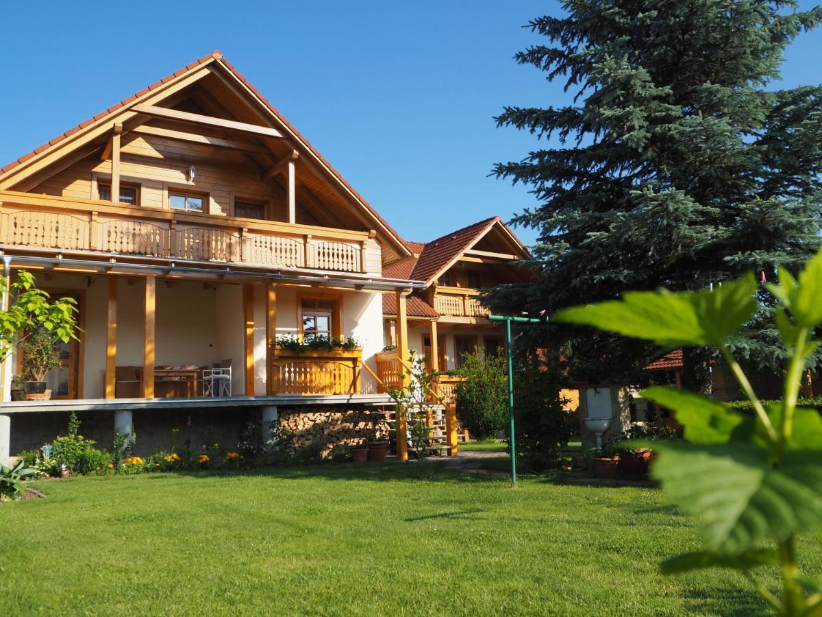 Privat Alenka Hotel Lipótszentmiklós Kültér fotó