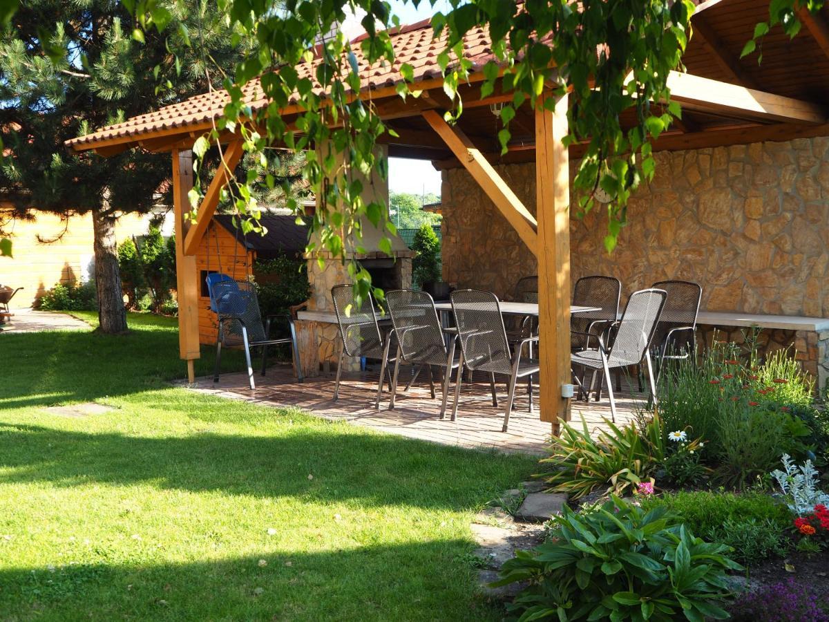 Privat Alenka Hotel Lipótszentmiklós Kültér fotó