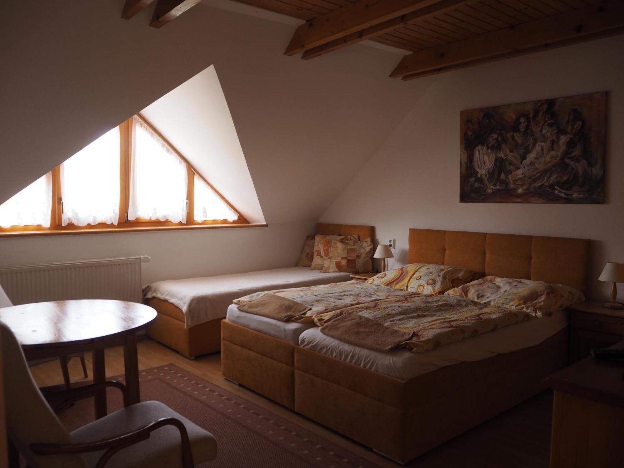 Privat Alenka Hotel Lipótszentmiklós Kültér fotó