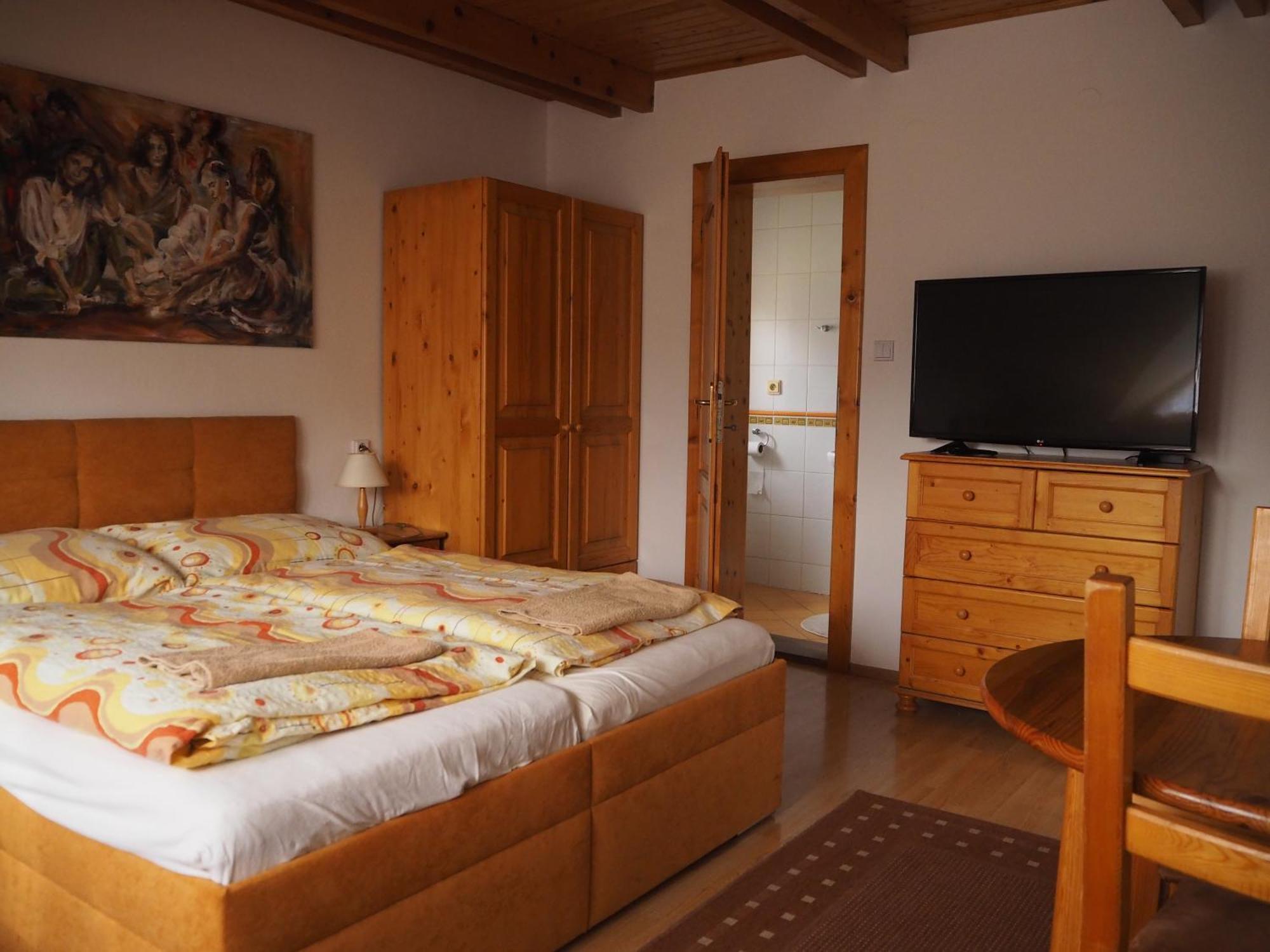 Privat Alenka Hotel Lipótszentmiklós Kültér fotó