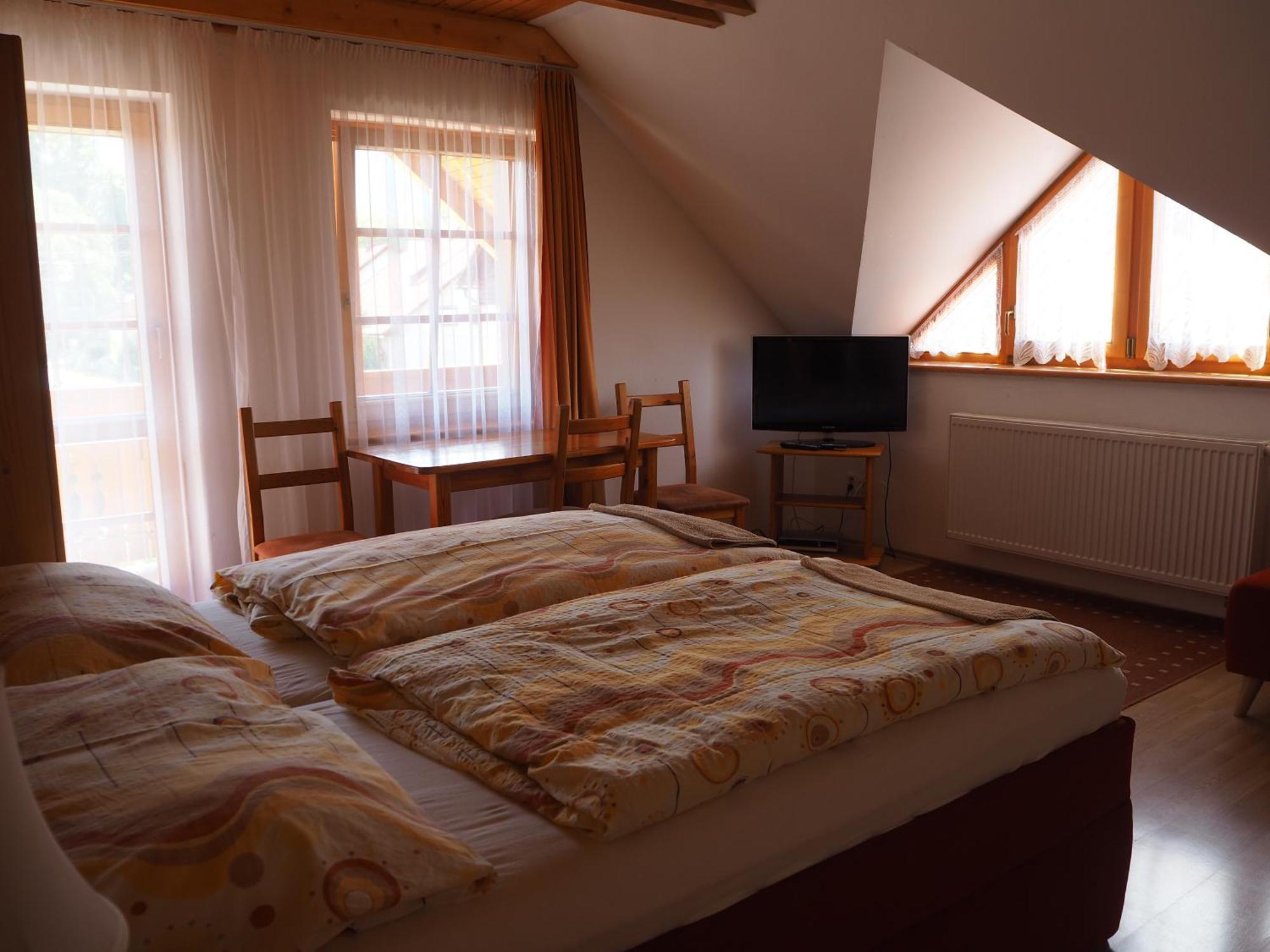 Privat Alenka Hotel Lipótszentmiklós Kültér fotó
