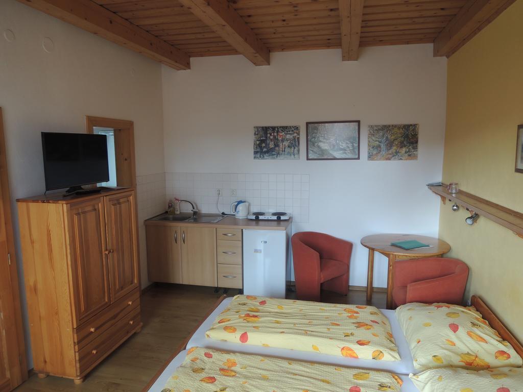 Privat Alenka Hotel Lipótszentmiklós Kültér fotó